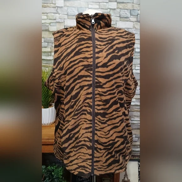 French Laundry 2X Plush Animal Print Zip Up Vest - Picture 1 of 5